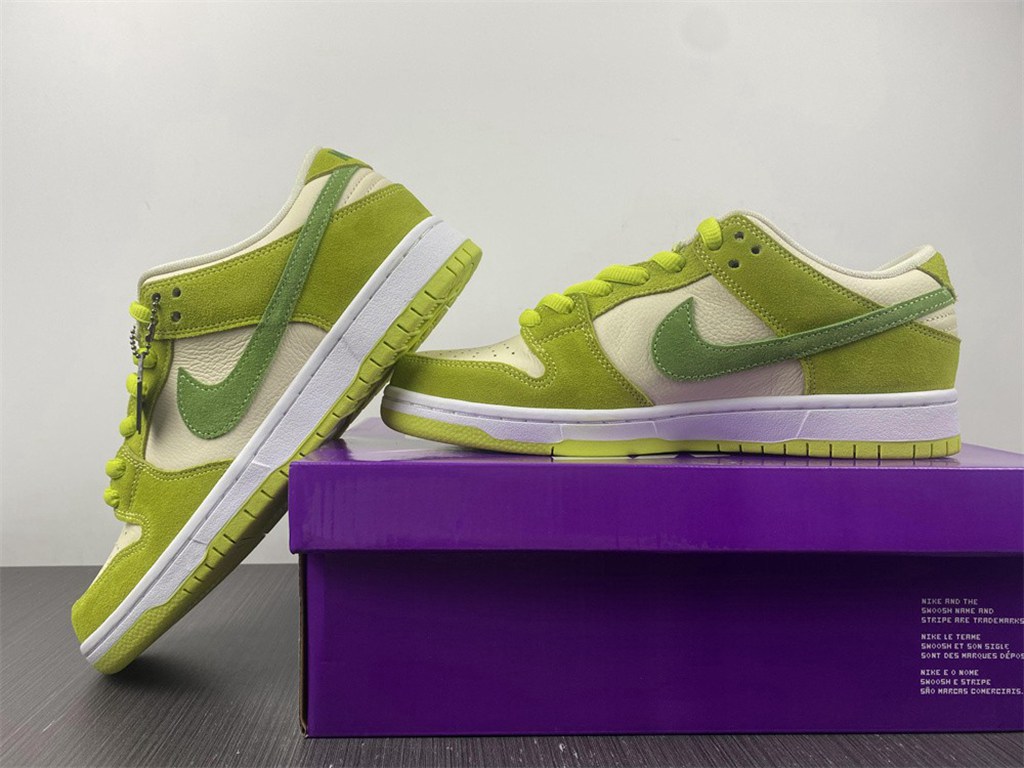 Dunk Low DM0807-300